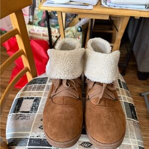 White Mountain Tan Shearling-Lined Slip-in Boots